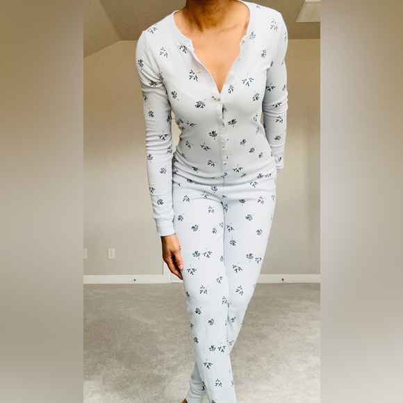 Old Navy Blue Pattern Onesis - Picture 7 of 12